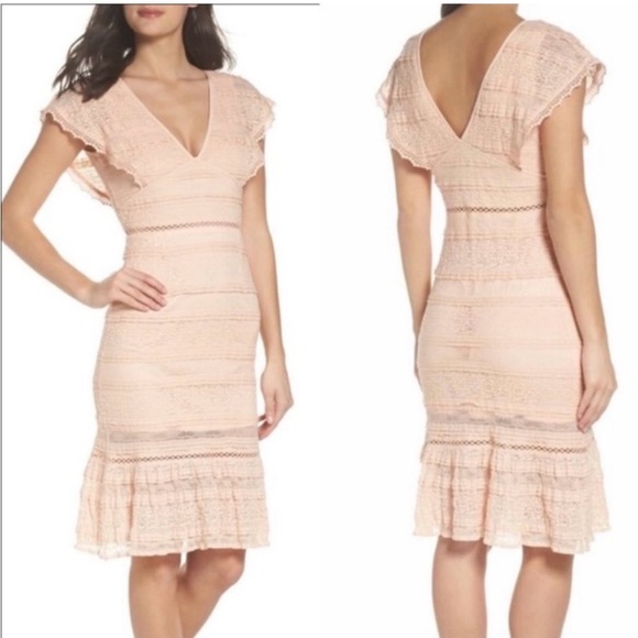 foxiedox Dresses & Skirts - Foxiedox Makayla Peach Lace V Neck Flutter Lace Sheath Dress Large